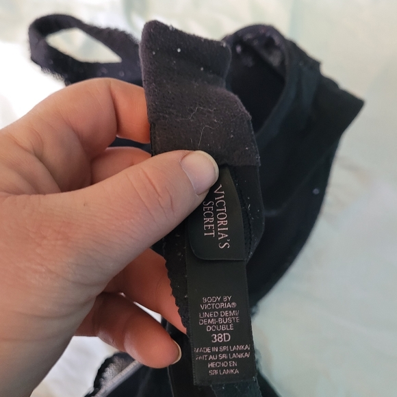 Victoria's Secret bra - Picture 3 of 3